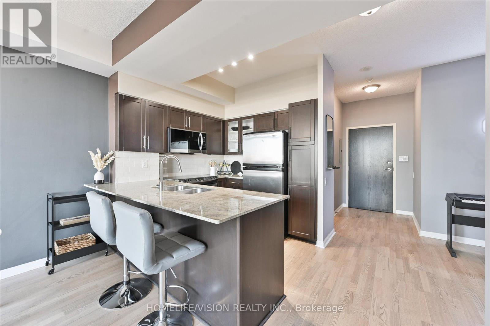 508 - 15 Windermere Avenue, Toronto (High Park-Swansea), Ontario  M6S 5A2 - Photo 18 - W12934946