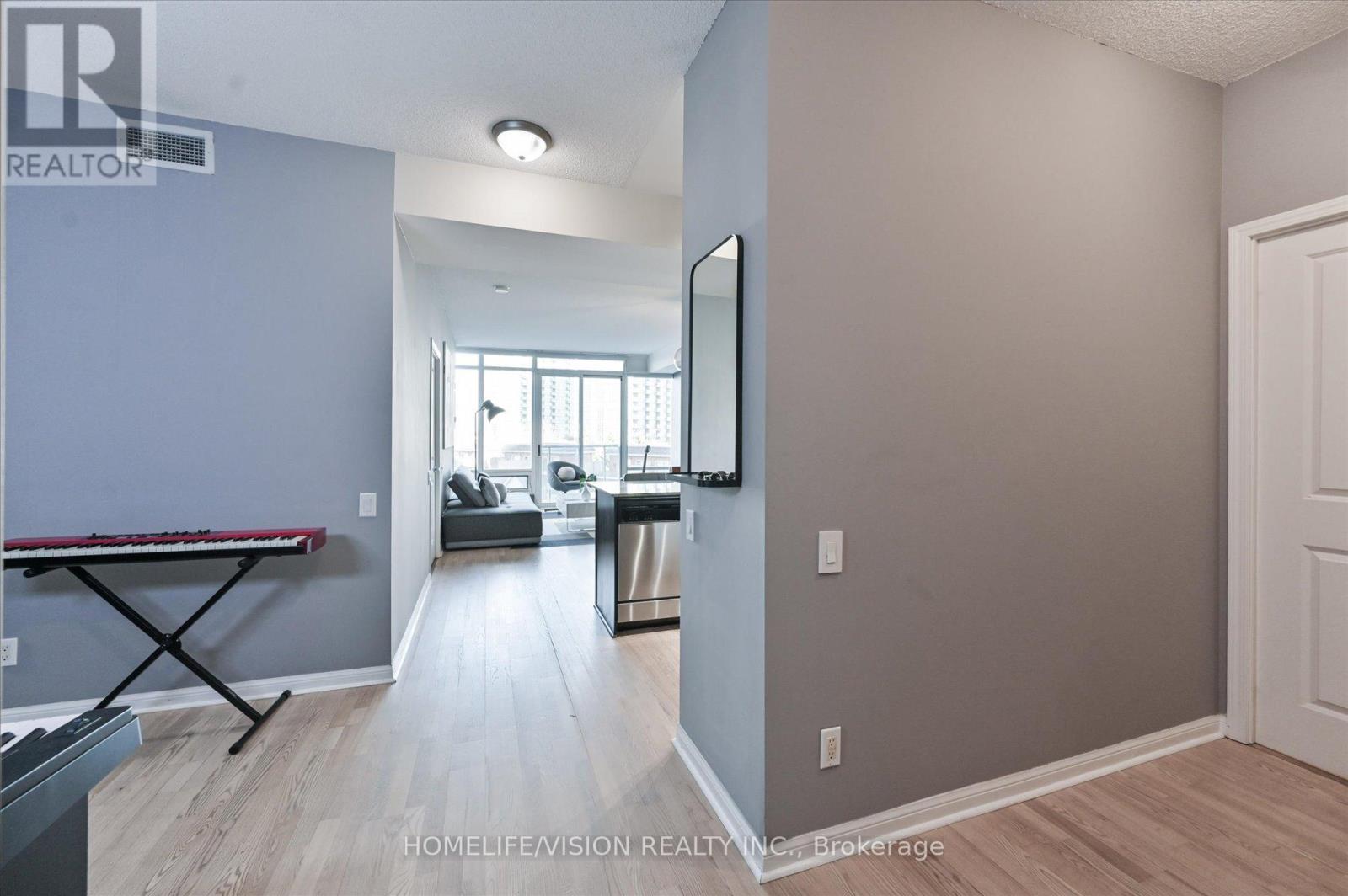 508 - 15 Windermere Avenue, Toronto (High Park-Swansea), Ontario  M6S 5A2 - Photo 10 - W12934946