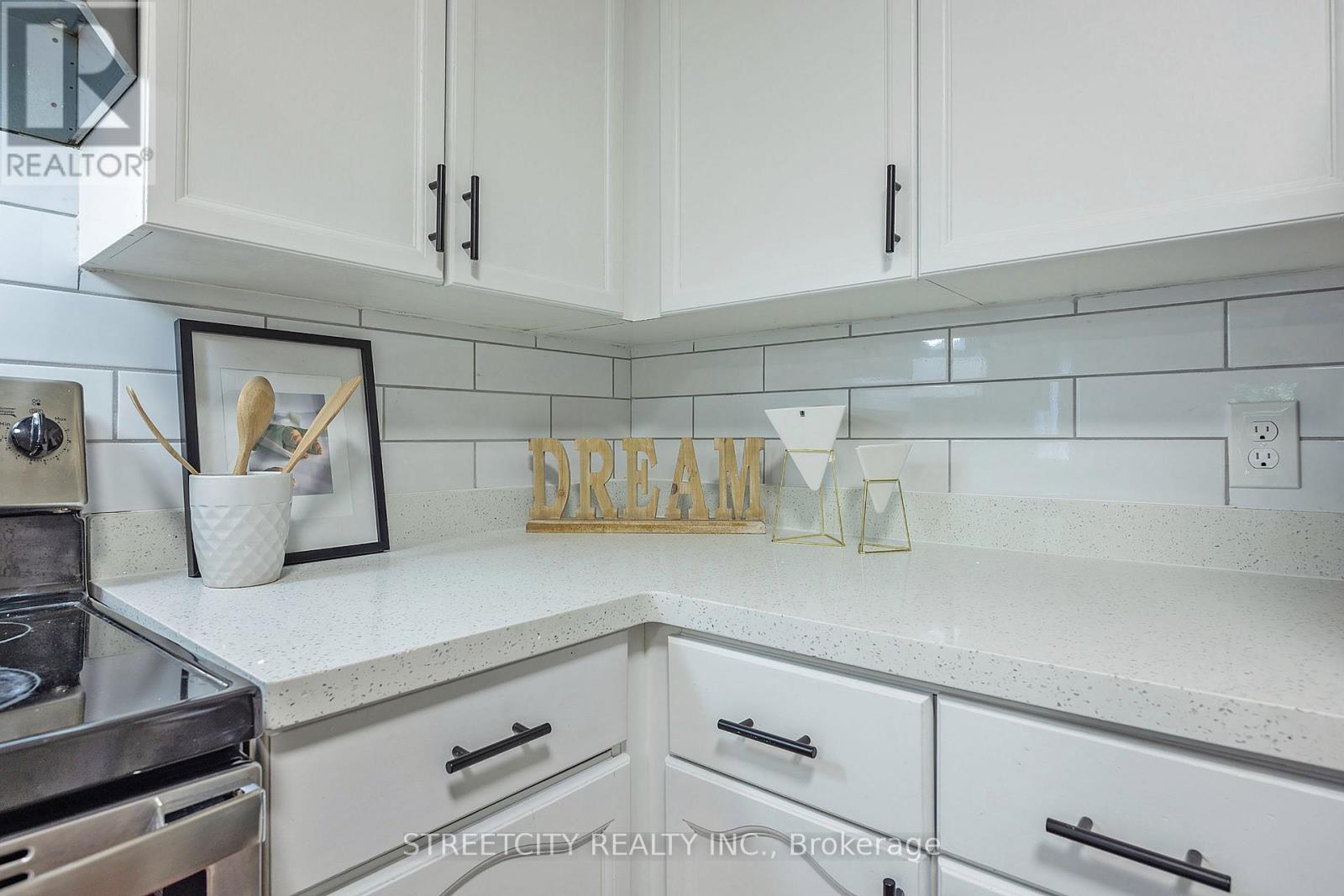 808 Guildwood Boulevard, London North, Ontario  N6H 5G2 - Photo 15 - X12935012