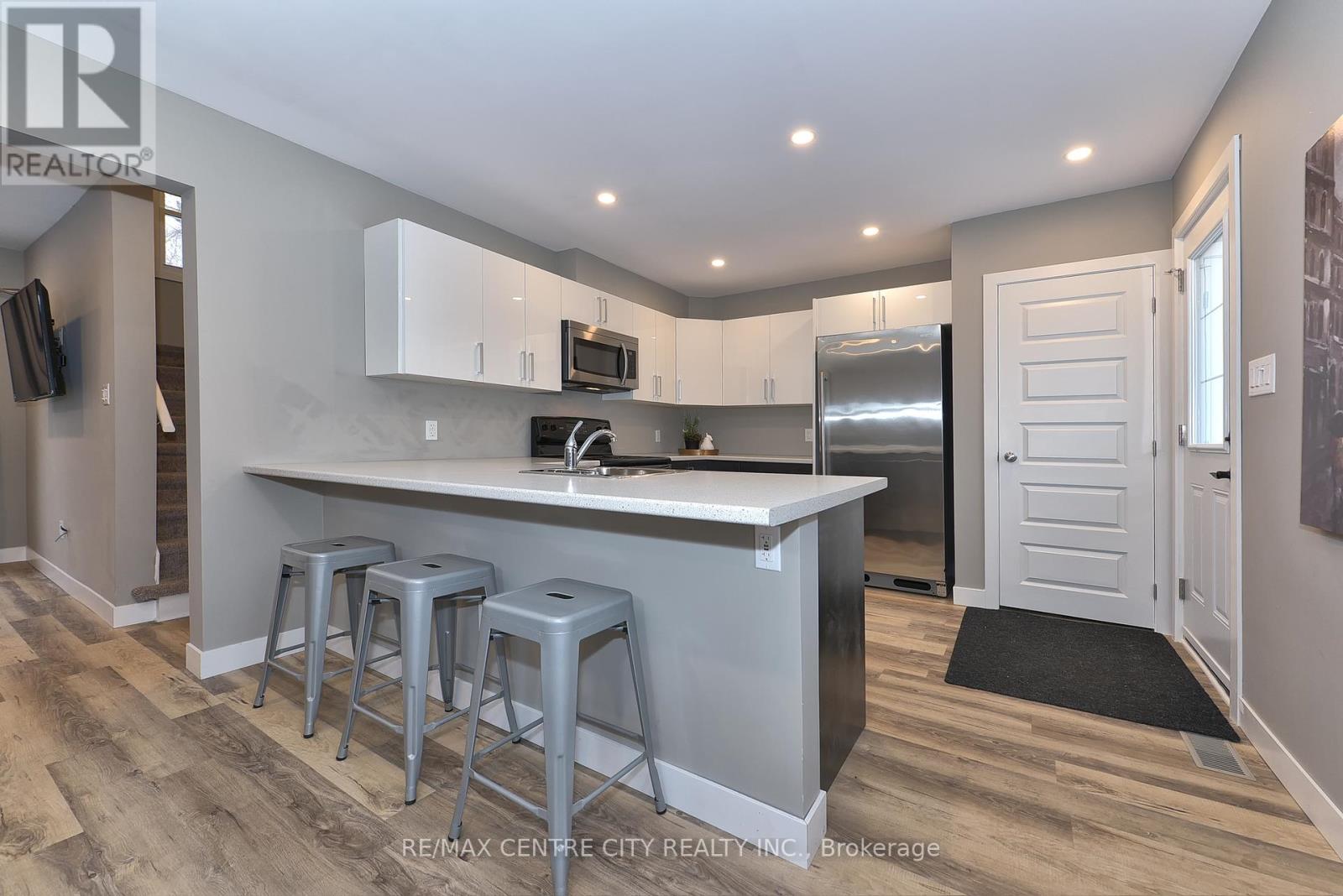 224 Rathowen Street, London North, Ontario  N6H 2G2 - Photo 7 - X12935016