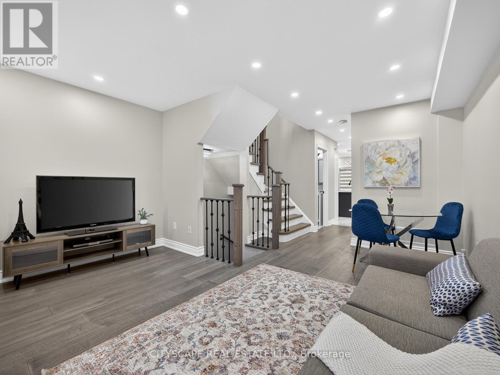 67 - 601 Shoreline Drive, Mississauga, Ontario  L5B 4K7 - Photo 2 - W12870542