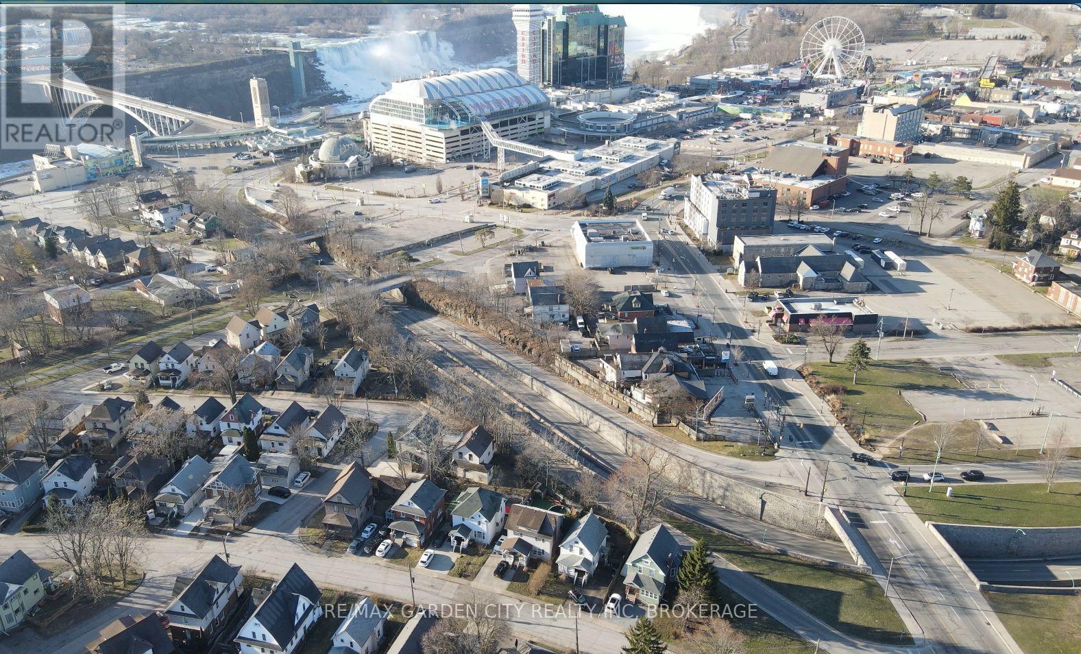 5319 Victoria Avenue, Niagara Falls, Ontario  L2E 4E6 - Photo 3 - X12935086