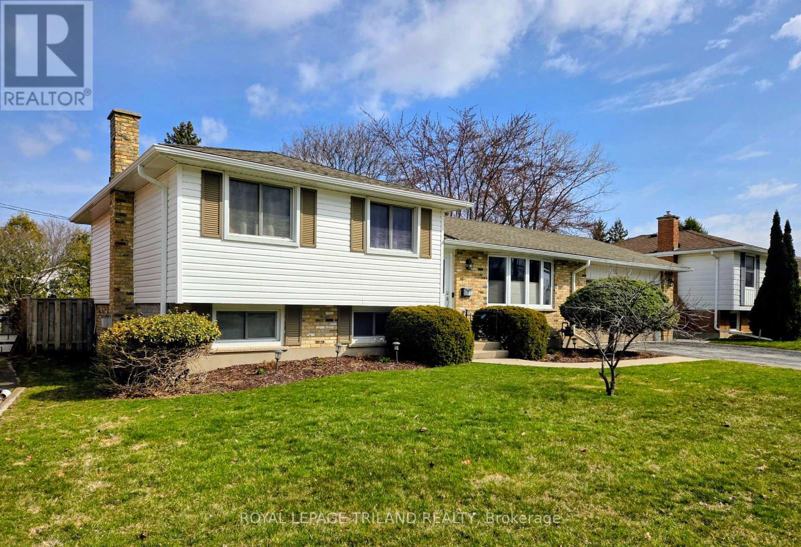 59 Lawrence Avenue, St. Thomas, Ontario  N5R 4Y7 - Photo 2 - X12927534