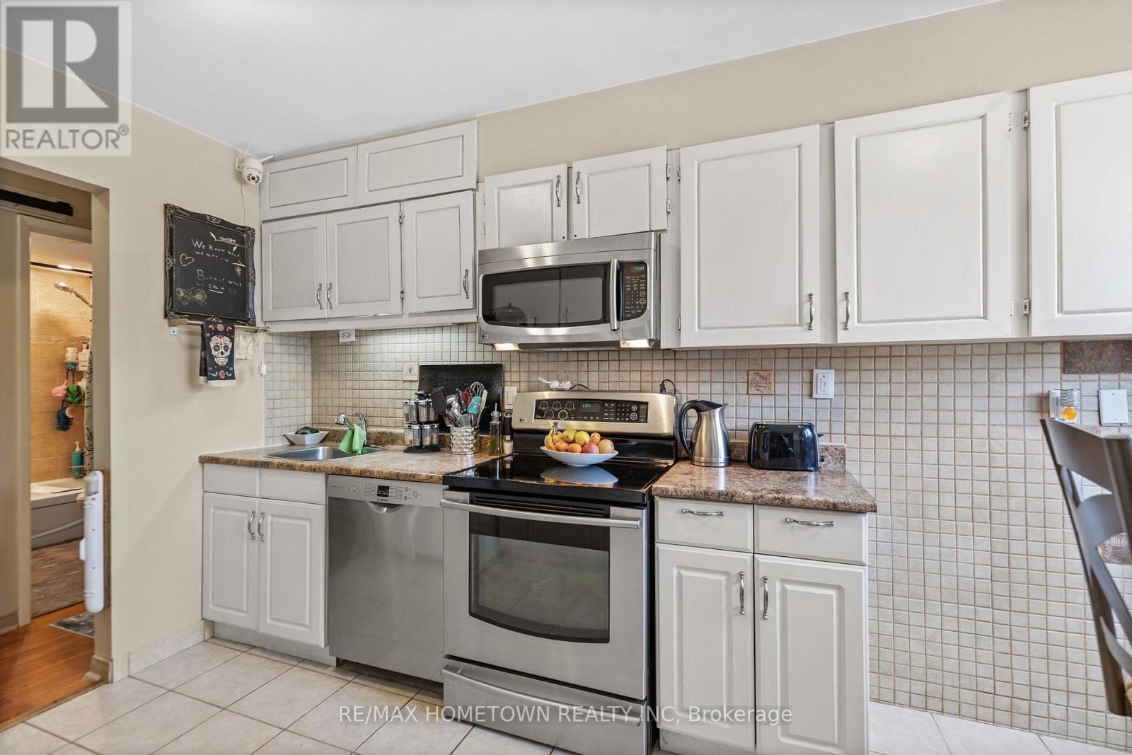 202 - 323 Main Street, Merrickville-Wolford, Ontario K0G 1N0 - Photo 10 - X12934992