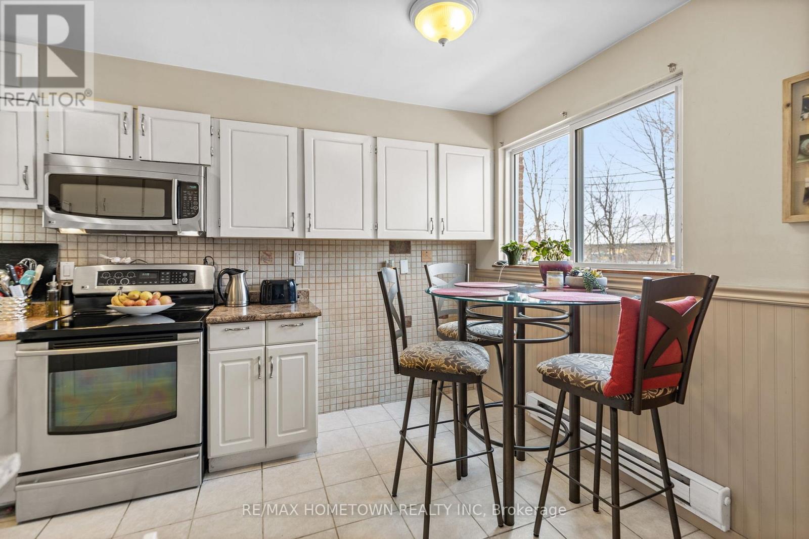 202 - 323 Main Street, Merrickville-Wolford, Ontario K0G 1N0 - Photo 13 - X12934992