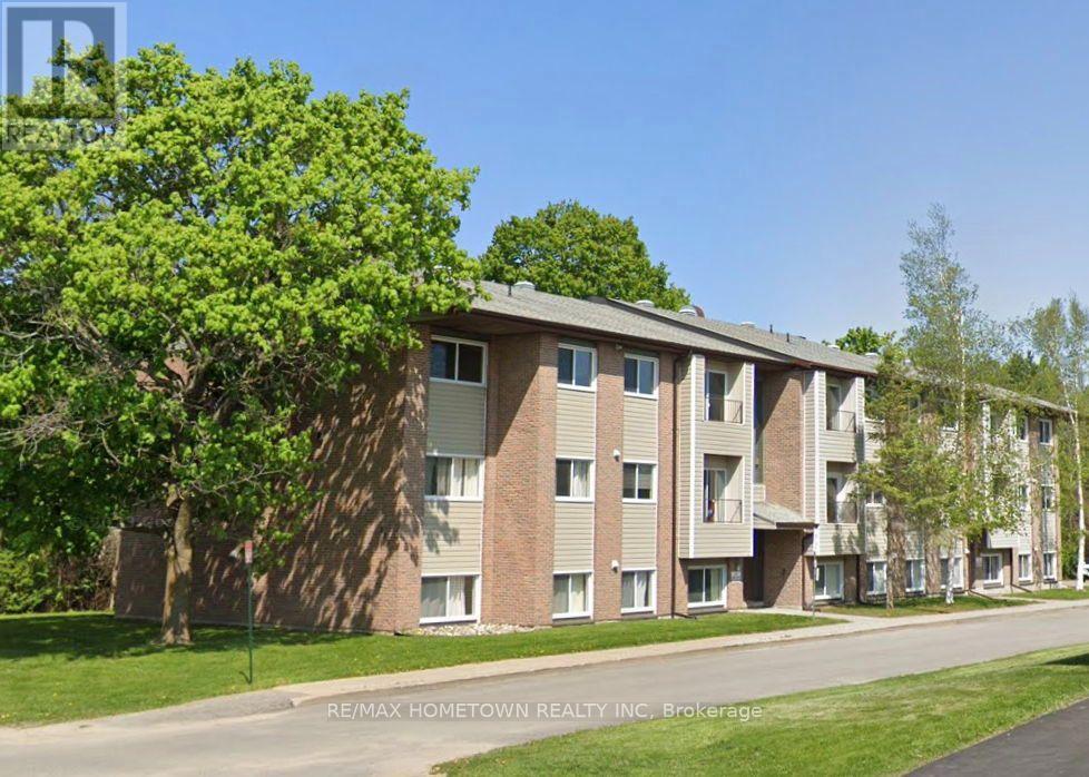 202 - 323 Main Street, Merrickville-Wolford, Ontario K0G 1N0 - Photo 2 - X12934992