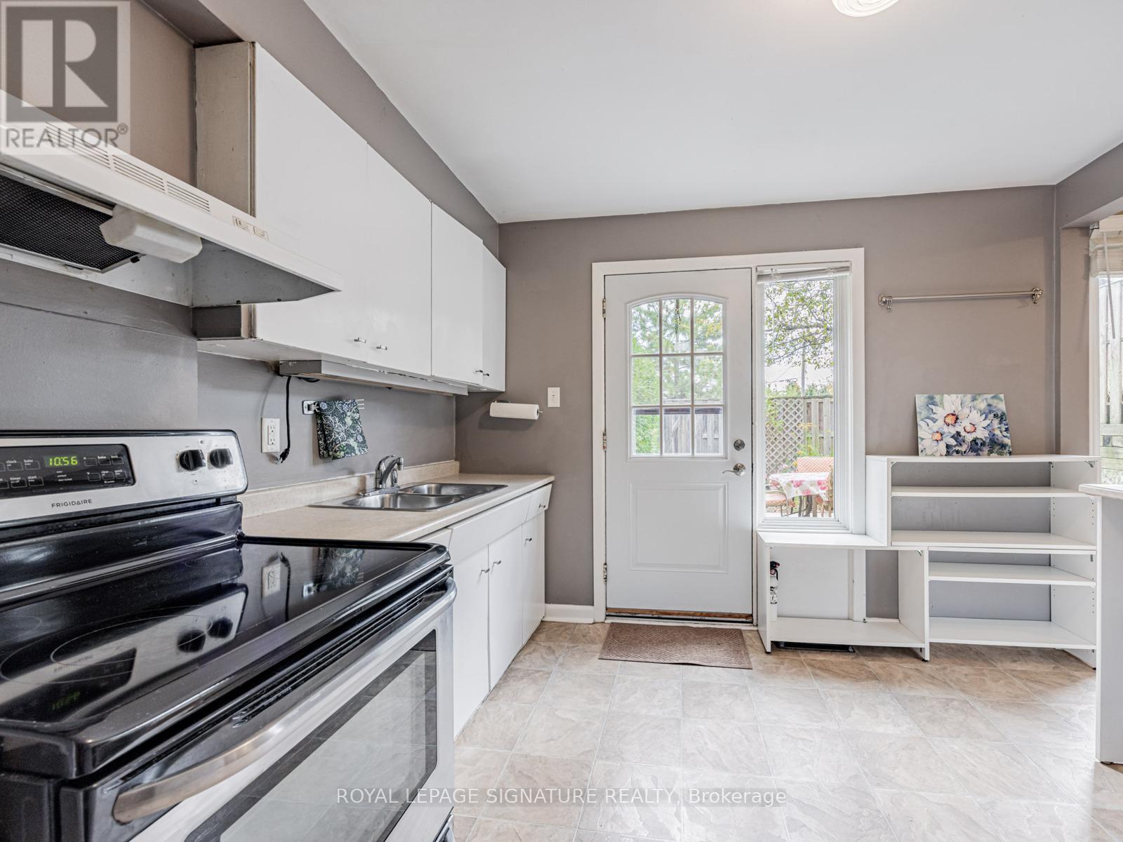 4 Burdock Lane, Toronto, Ontario  M3C 2G5 - Photo 12 - C12845662