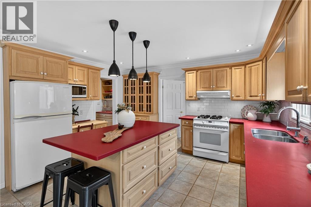 136 Grindstone Way, Waterdown, Ontario  L9H 7B8 - Photo 8 - 40812127