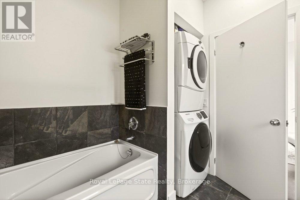 401 - 66 Bay Street S, Hamilton, Ontario  L8P 4Z6 - Photo 25 - X12856570