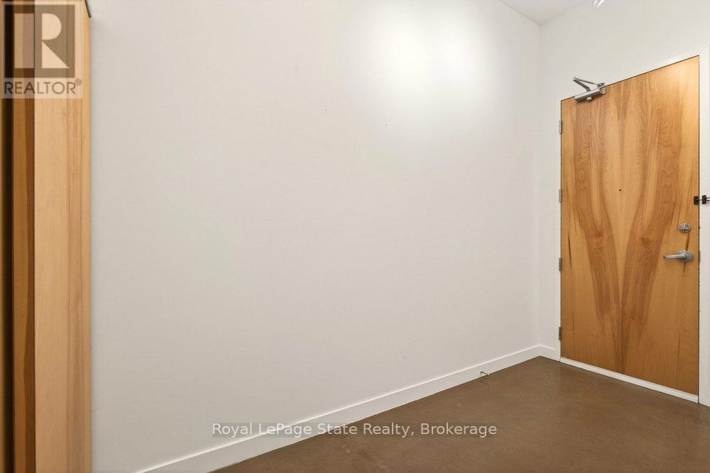 401 - 66 Bay Street S, Hamilton, Ontario  L8P 4Z6 - Photo 2 - X12856570