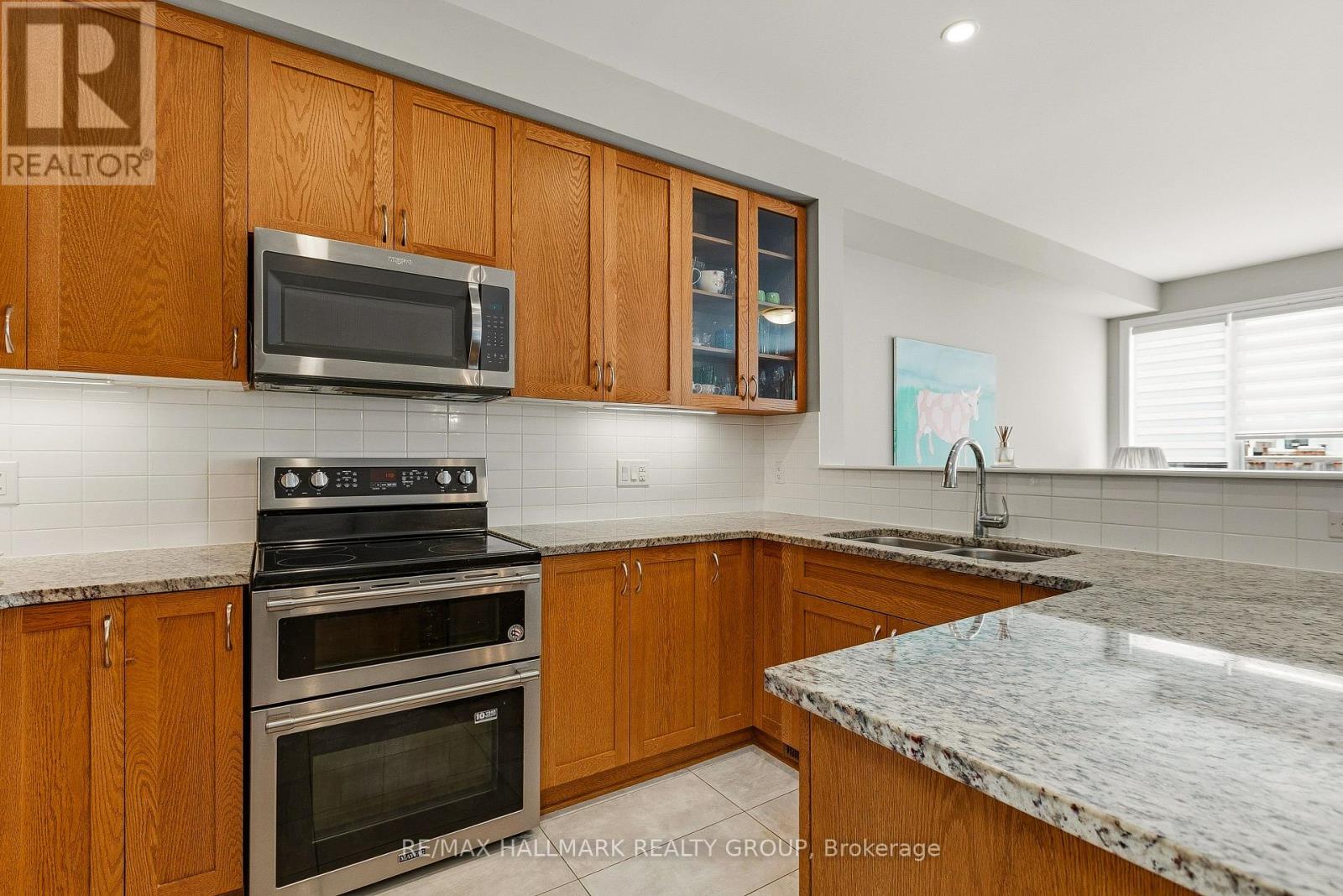 844 Cedar Creek Drive, Ottawa, Ontario K1T 0B3 - Photo 12 - X12935178