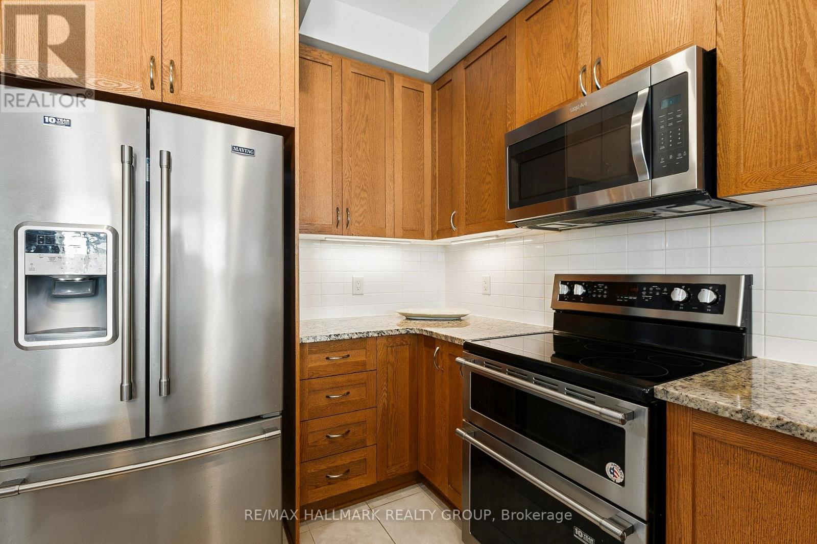 844 Cedar Creek Drive, Ottawa, Ontario K1T 0B3 - Photo 14 - X12935178