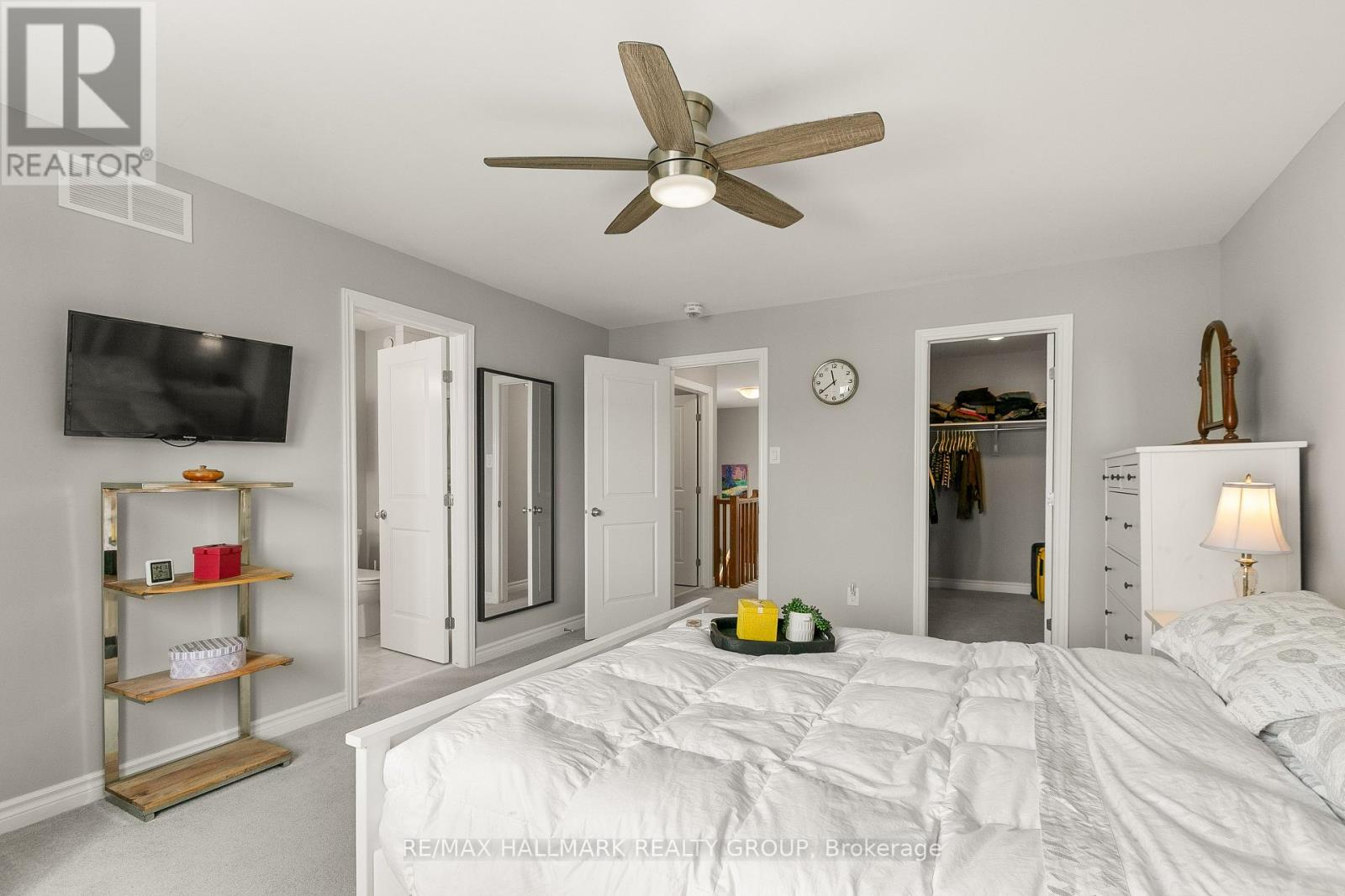 844 Cedar Creek Drive, Ottawa, Ontario K1T 0B3 - Photo 18 - X12935178