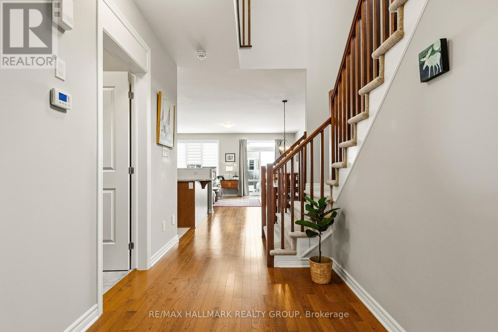 844 Cedar Creek Drive, Ottawa, Ontario K1T 0B3 - Photo 3 - X12935178