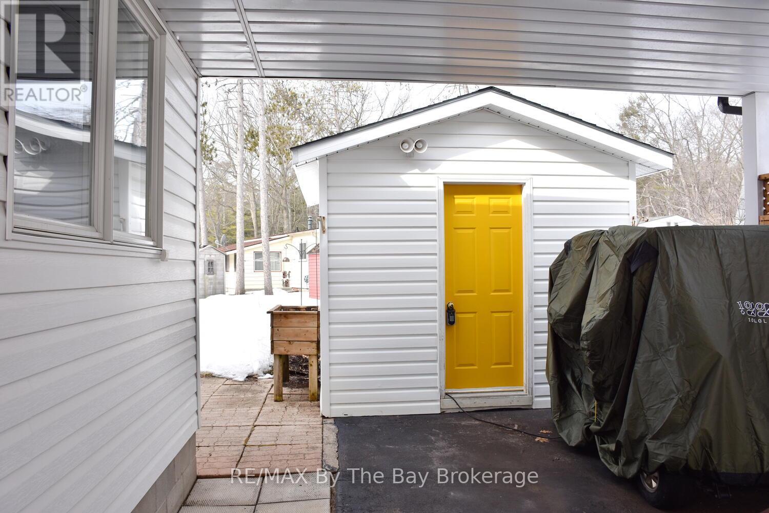 15 Carruthers Street S, Wasaga Beach, Ontario  L9Z 1K2 - Photo 24 - S12934442