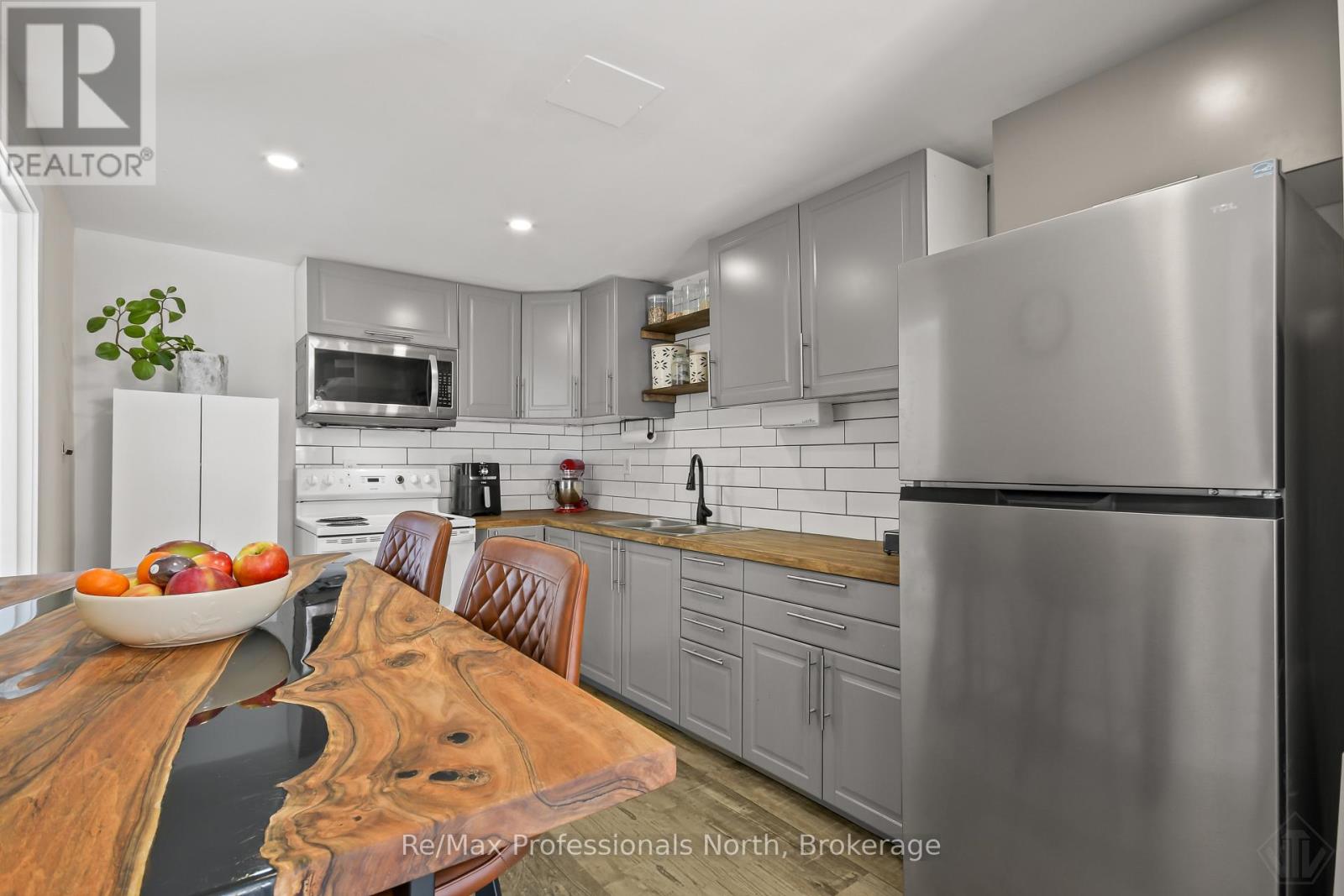 260 PRIVATE STREET, Gravenhurst, Ontario