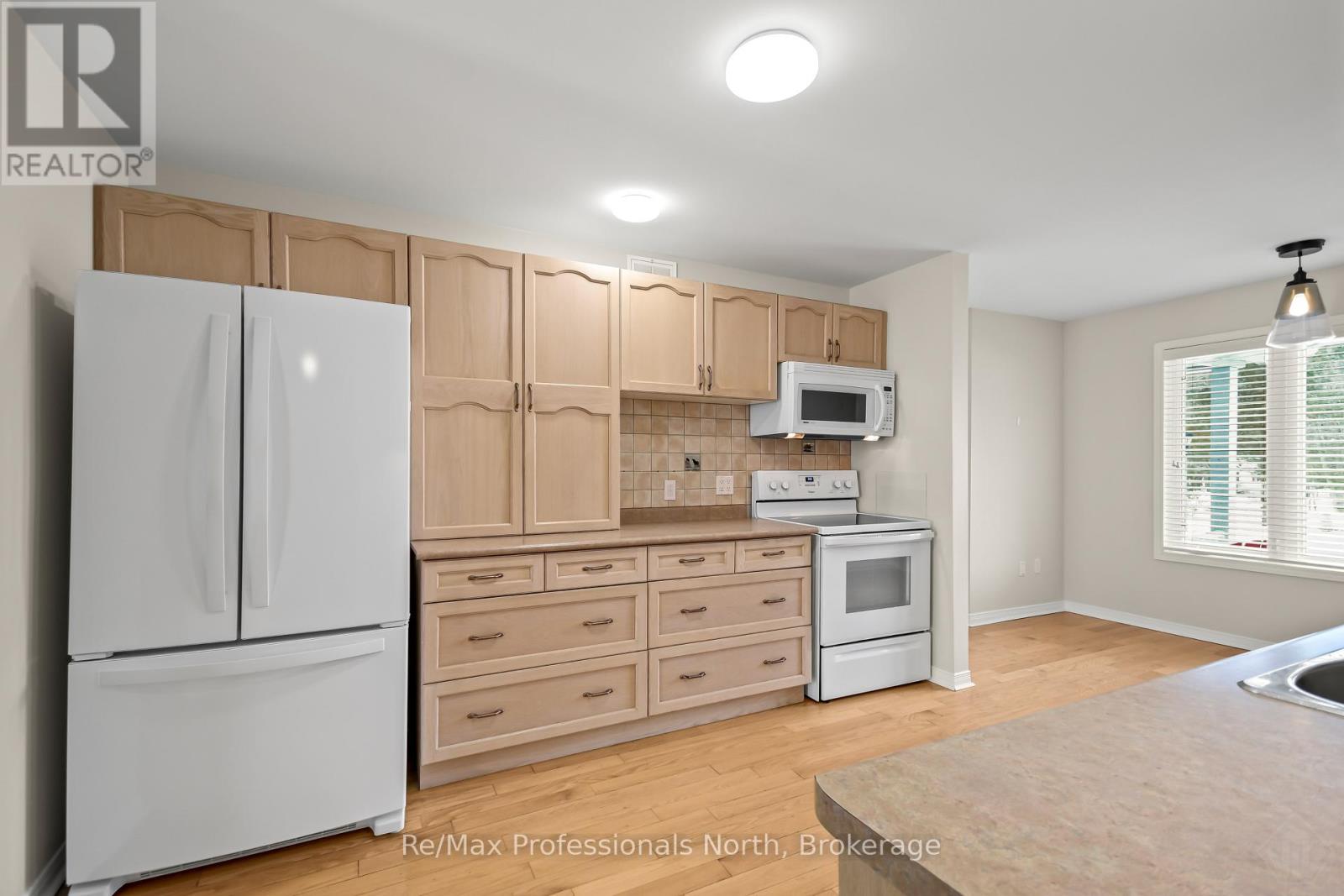 111 Pineridge Gate, Gravenhurst, Ontario  P1P 1Z2 - Photo 15 - X12906076