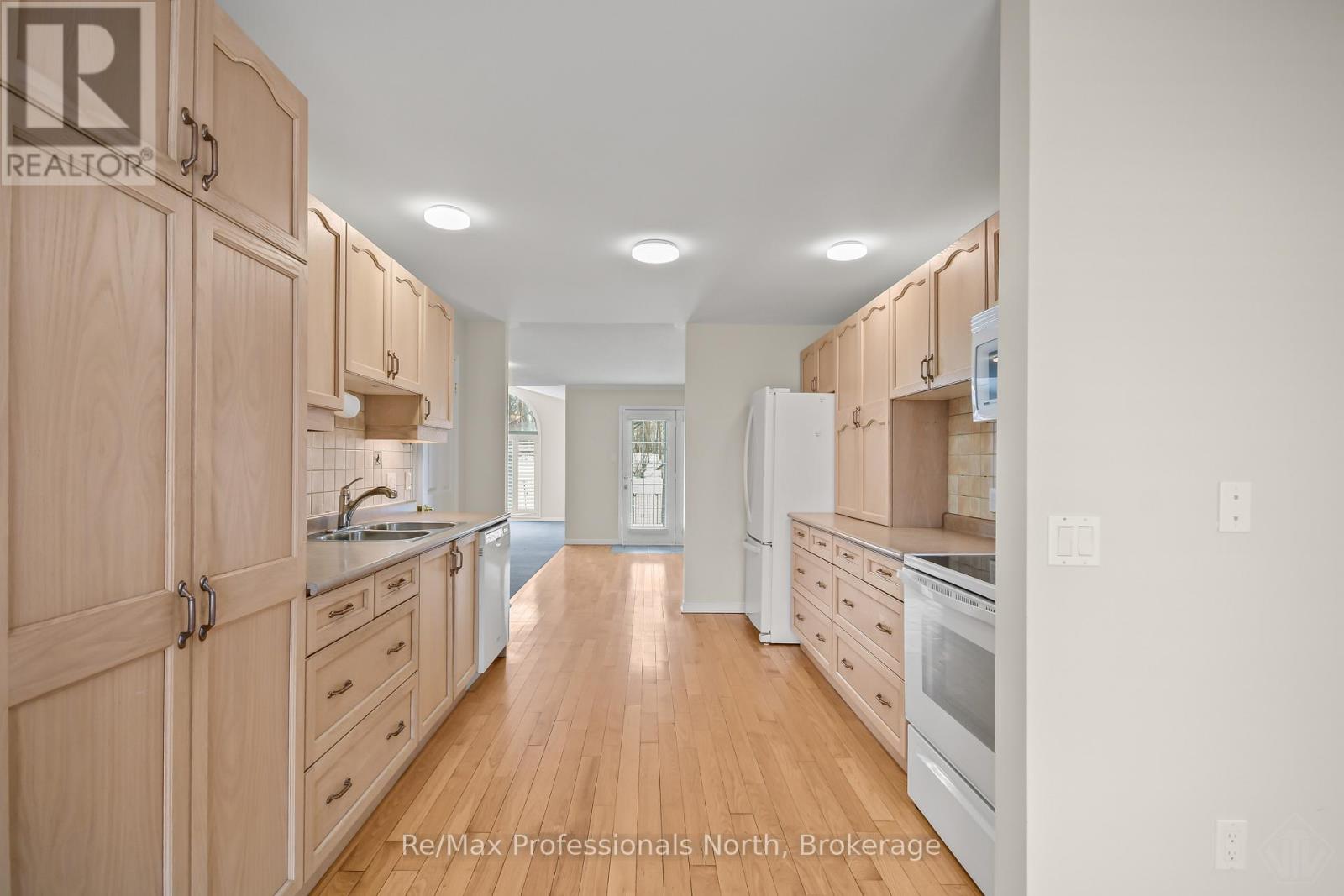 111 Pineridge Gate, Gravenhurst, Ontario  P1P 1Z2 - Photo 13 - X12906076