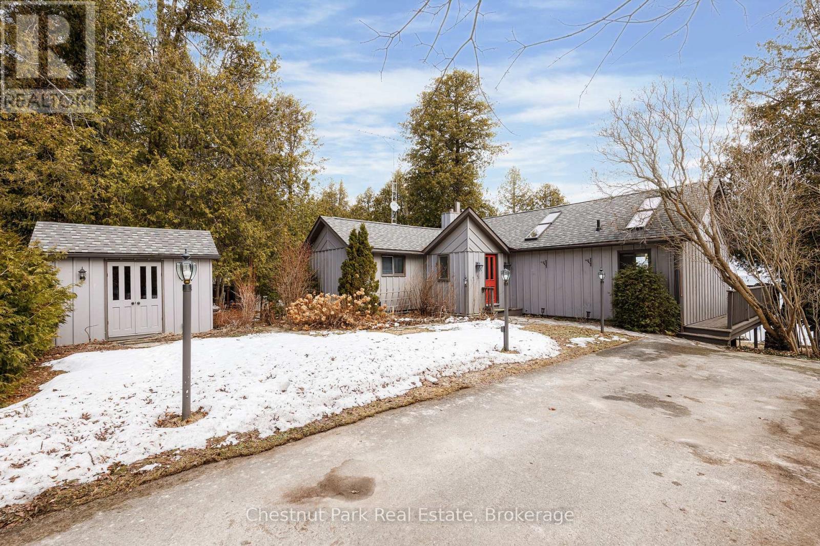 225 Cedar Avenue, Meaford, Ontario N4L 1W5 - Photo 2 - X12929100