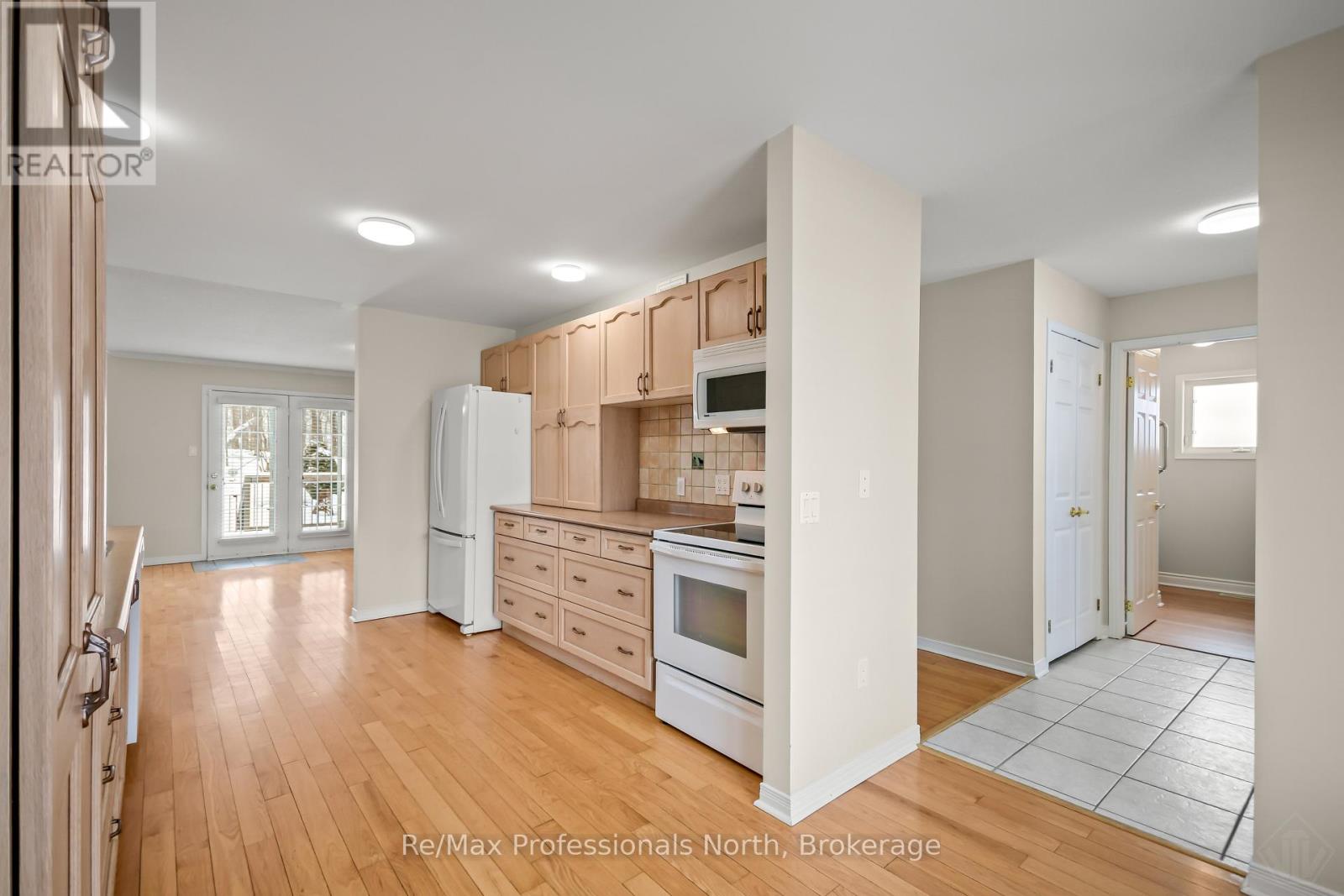 111 Pineridge Gate, Gravenhurst, Ontario  P1P 1Z2 - Photo 16 - X12906076