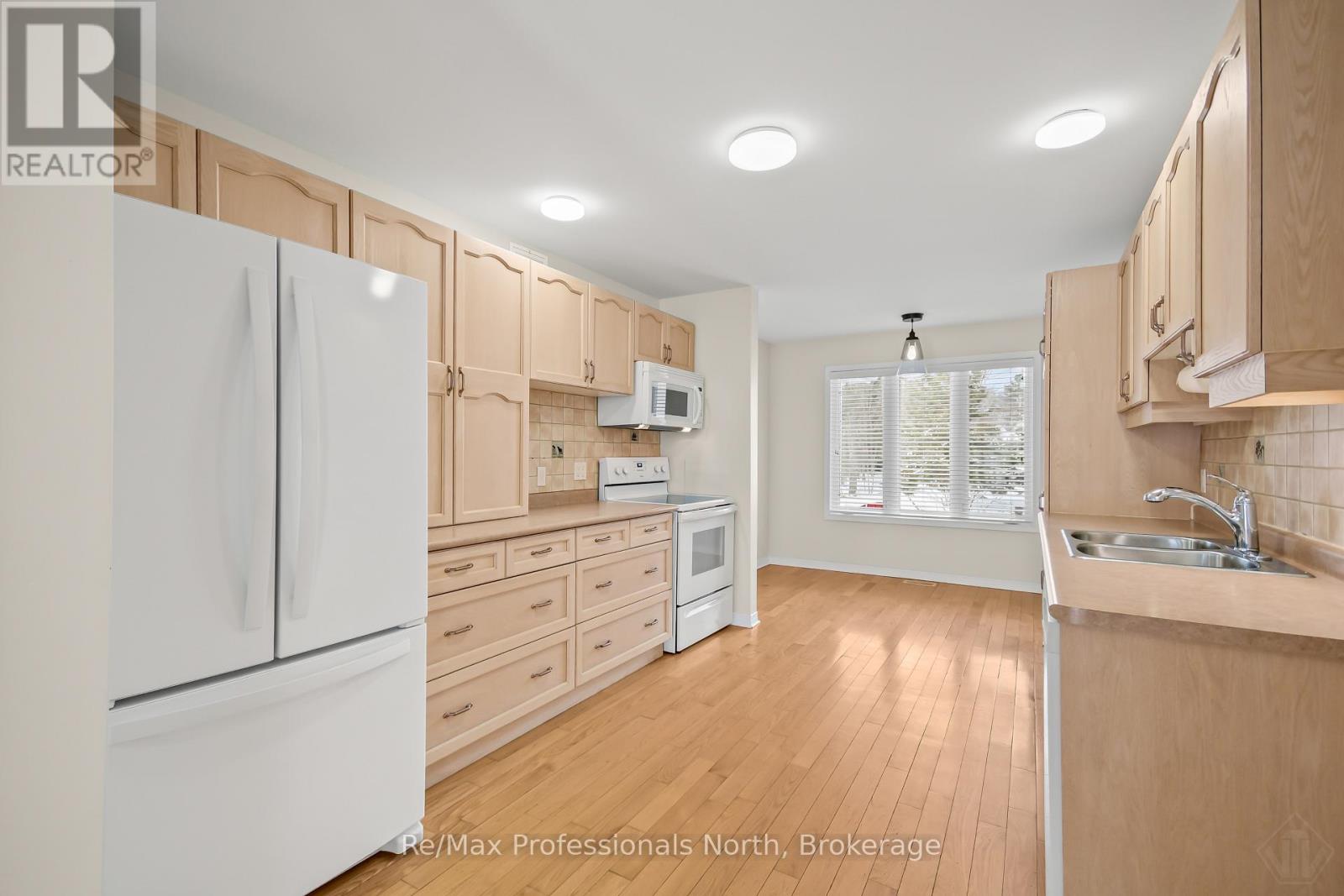 111 Pineridge Gate, Gravenhurst, Ontario  P1P 1Z2 - Photo 14 - X12906076