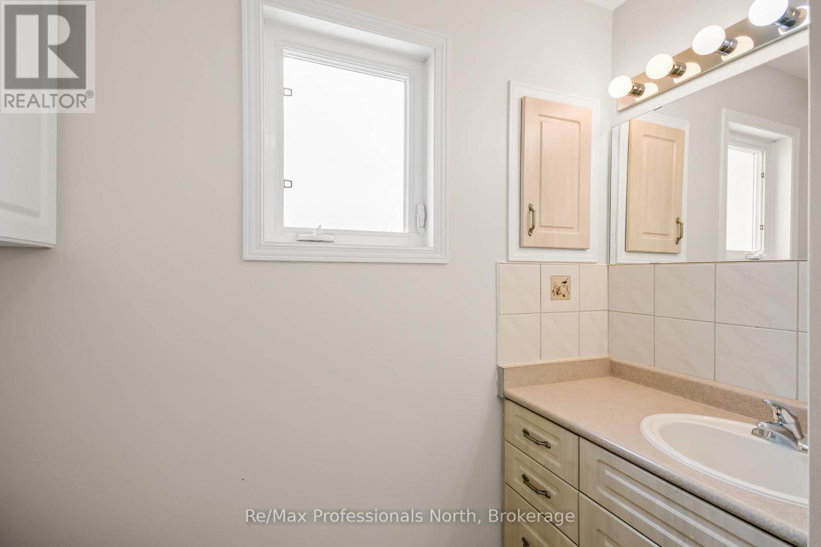 111 Pineridge Gate, Gravenhurst, Ontario  P1P 1Z2 - Photo 29 - X12906076