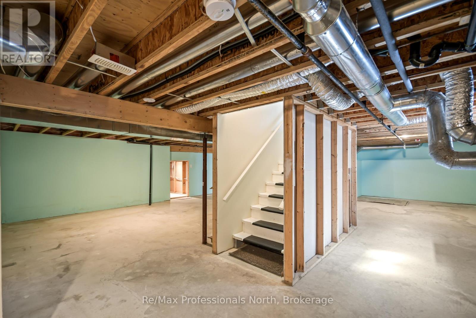 111 Pineridge Gate, Gravenhurst, Ontario  P1P 1Z2 - Photo 33 - X12906076