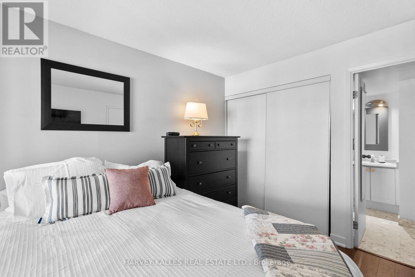 803 - 650 Queens Quay W, Toronto (Waterfront Communities), Ontario  M5V 3N2 - Photo 17 - C12934936