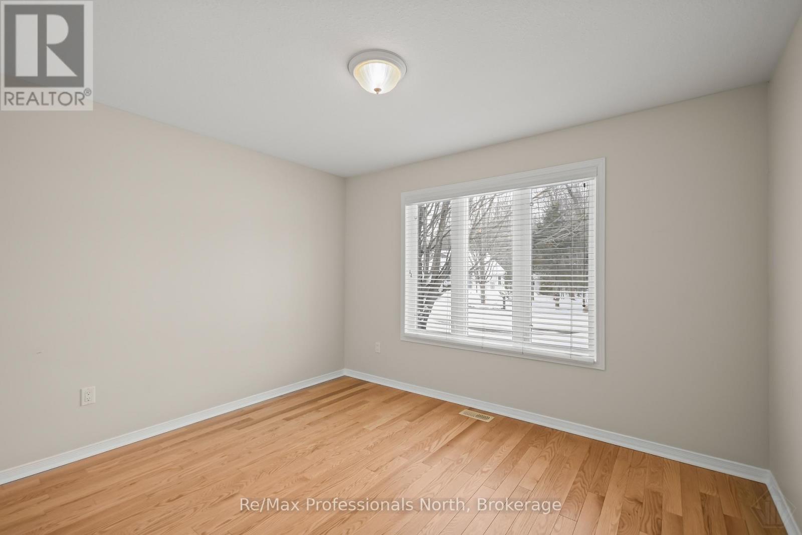 111 Pineridge Gate, Gravenhurst, Ontario  P1P 1Z2 - Photo 7 - X12906076