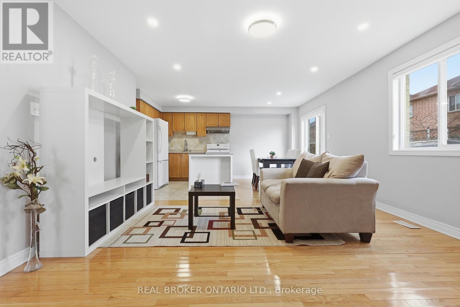 Main - 2 Sir Jacobs Crescent, Brampton, Ontario  L7A 3T4 - Photo 3 - W12924810