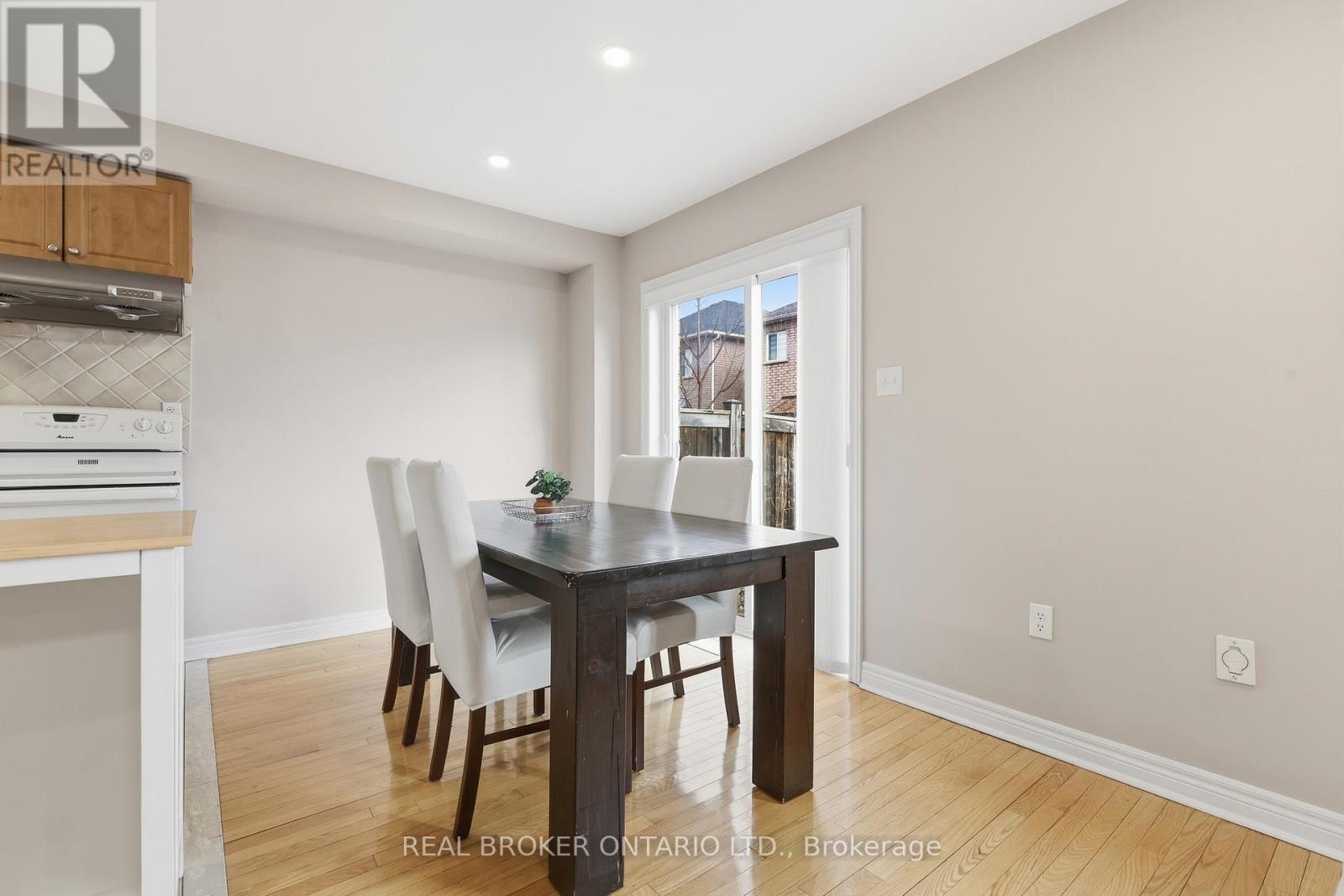 Main - 2 Sir Jacobs Crescent, Brampton, Ontario  L7A 3T4 - Photo 6 - W12924810