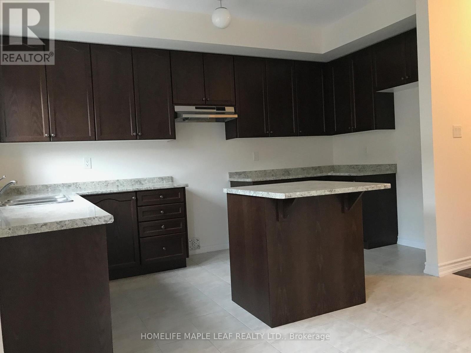 90 - 94 Aspen Hills Road, Brampton, Ontario  L6Y 6E4 - Photo 3 - W12924624