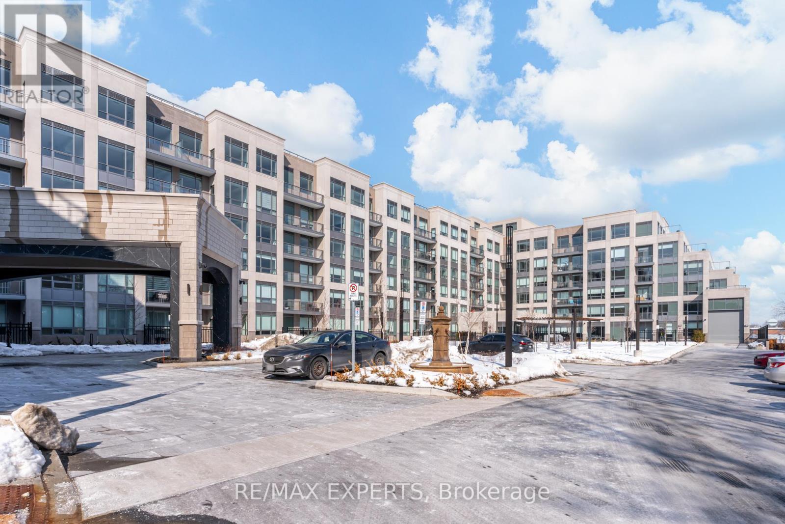 336 - 2075 King Road, King (King City), Ontario  L7B 0R6 - Photo 4 - N12934986