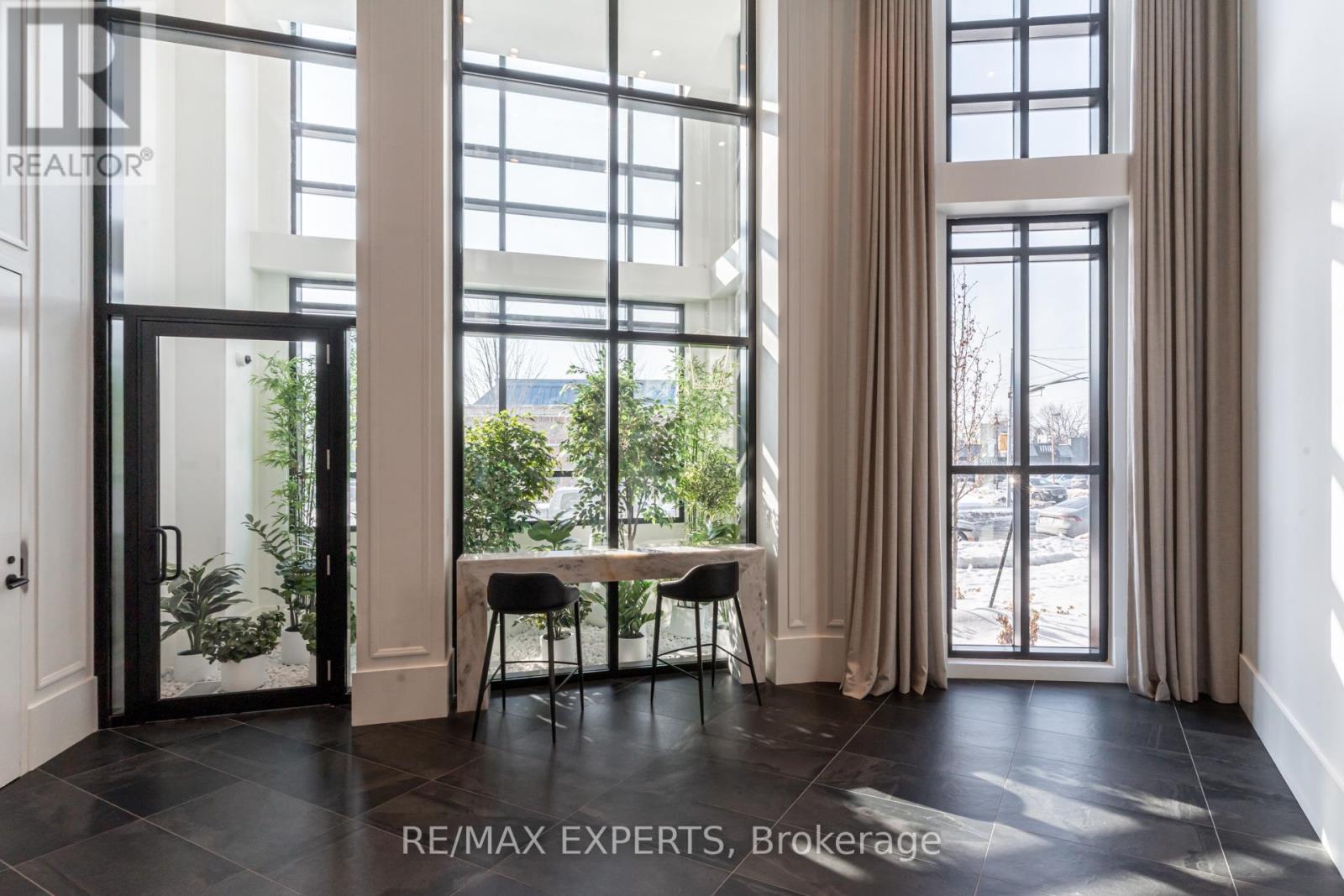 336 - 2075 King Road, King (King City), Ontario  L7B 0R6 - Photo 6 - N12934986