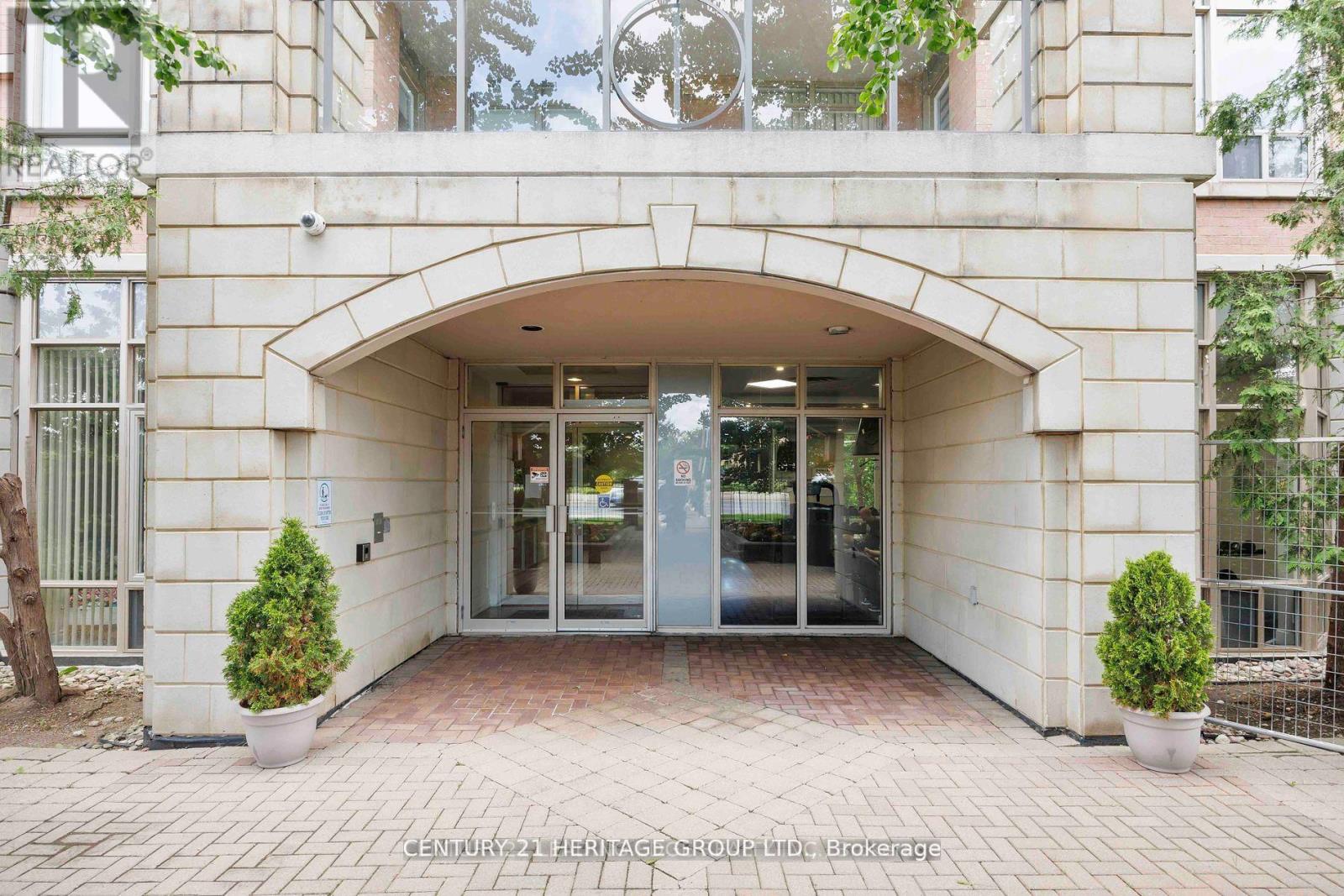 1003 - 130 Pond Drive, Markham, Ontario  L3T 7W5 - Photo 2 - N12935098