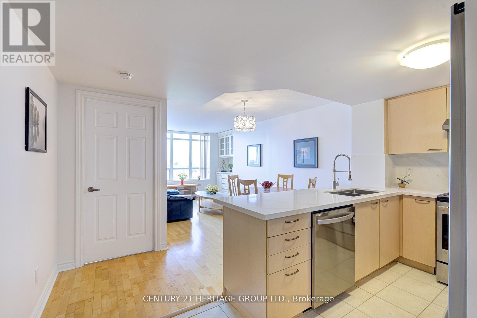 1003 - 130 Pond Drive, Markham, Ontario  L3T 7W5 - Photo 7 - N12935098