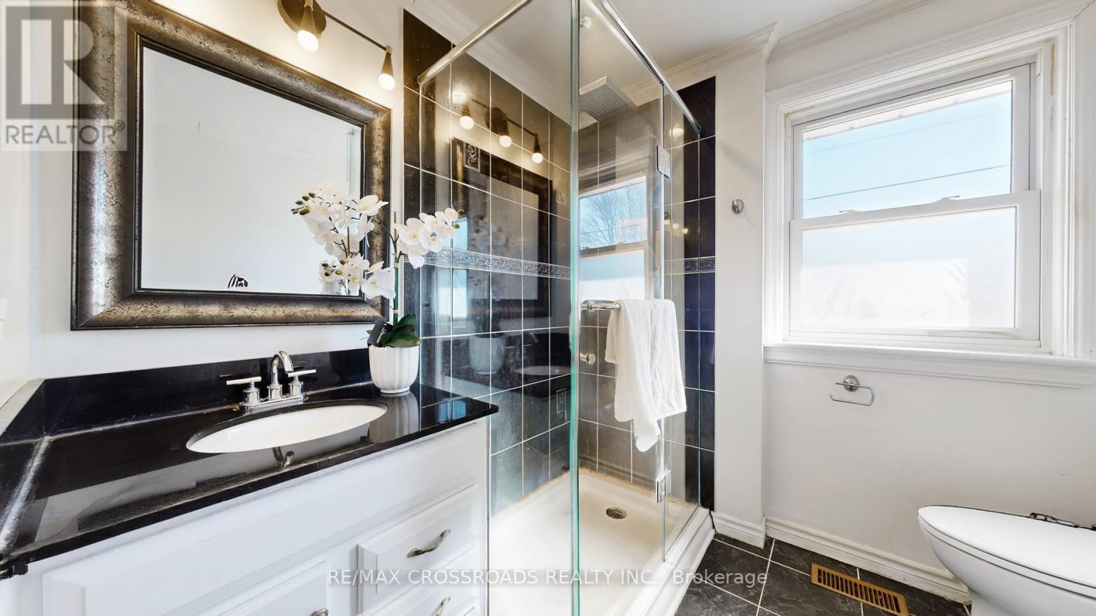 234 Sussex Avenue, Richmond Hill, Ontario  L4C 2G4 - Photo 11 - N12935104