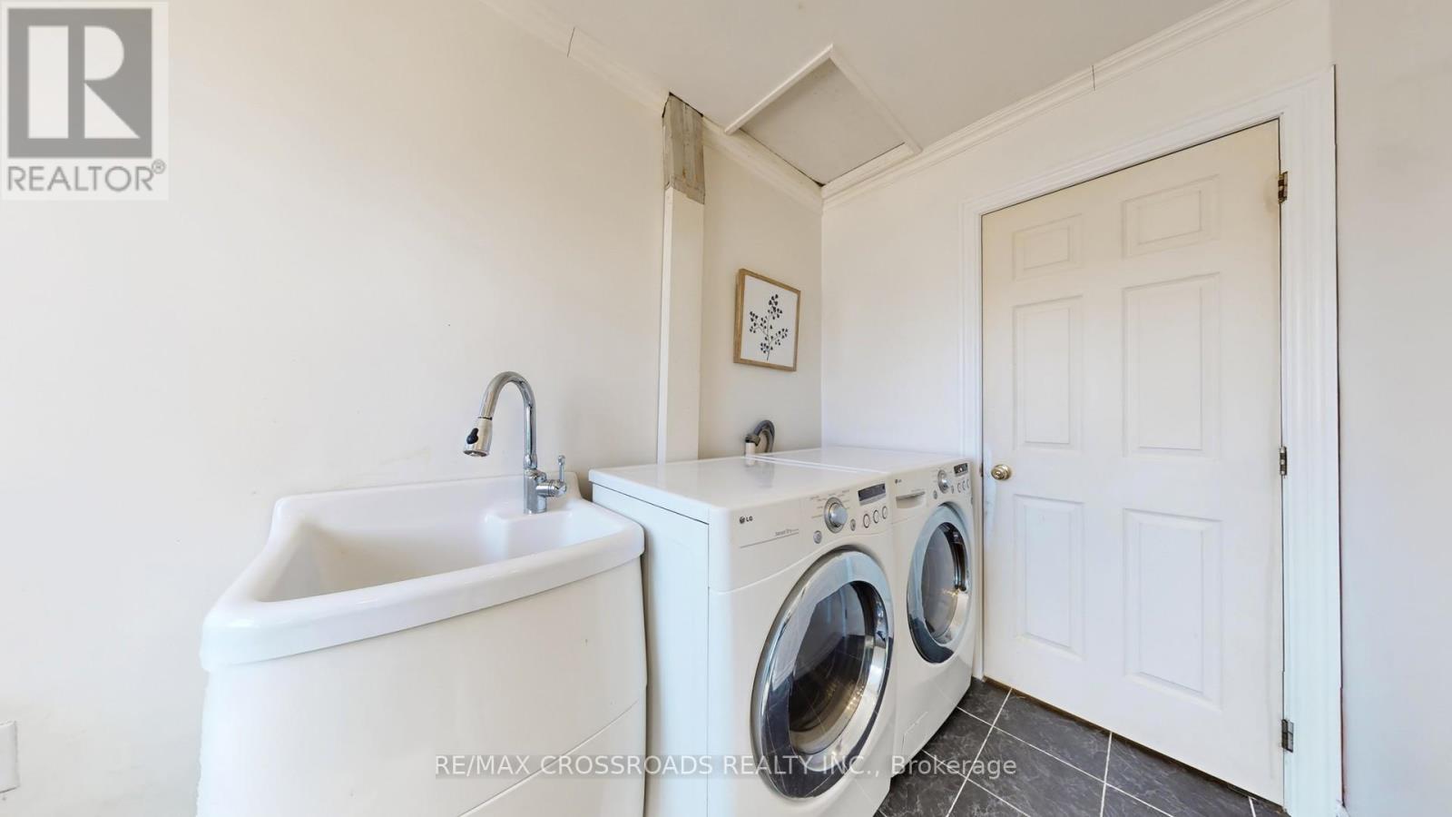 234 Sussex Avenue, Richmond Hill, Ontario  L4C 2G4 - Photo 12 - N12935104