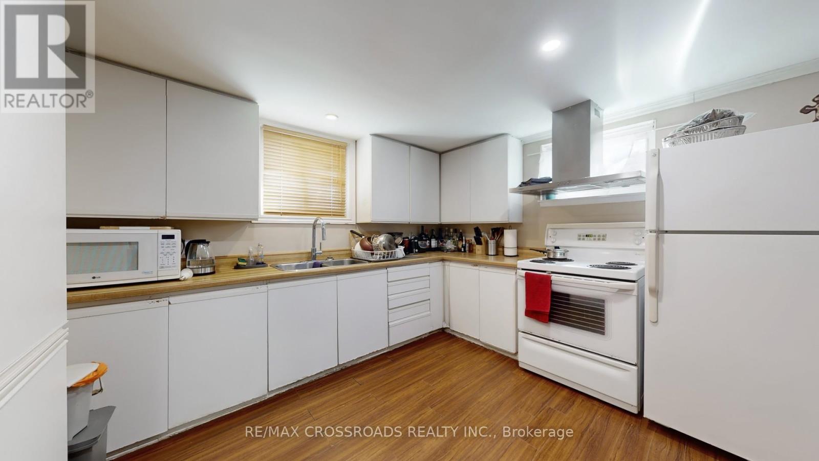 234 Sussex Avenue, Richmond Hill, Ontario  L4C 2G4 - Photo 13 - N12935104