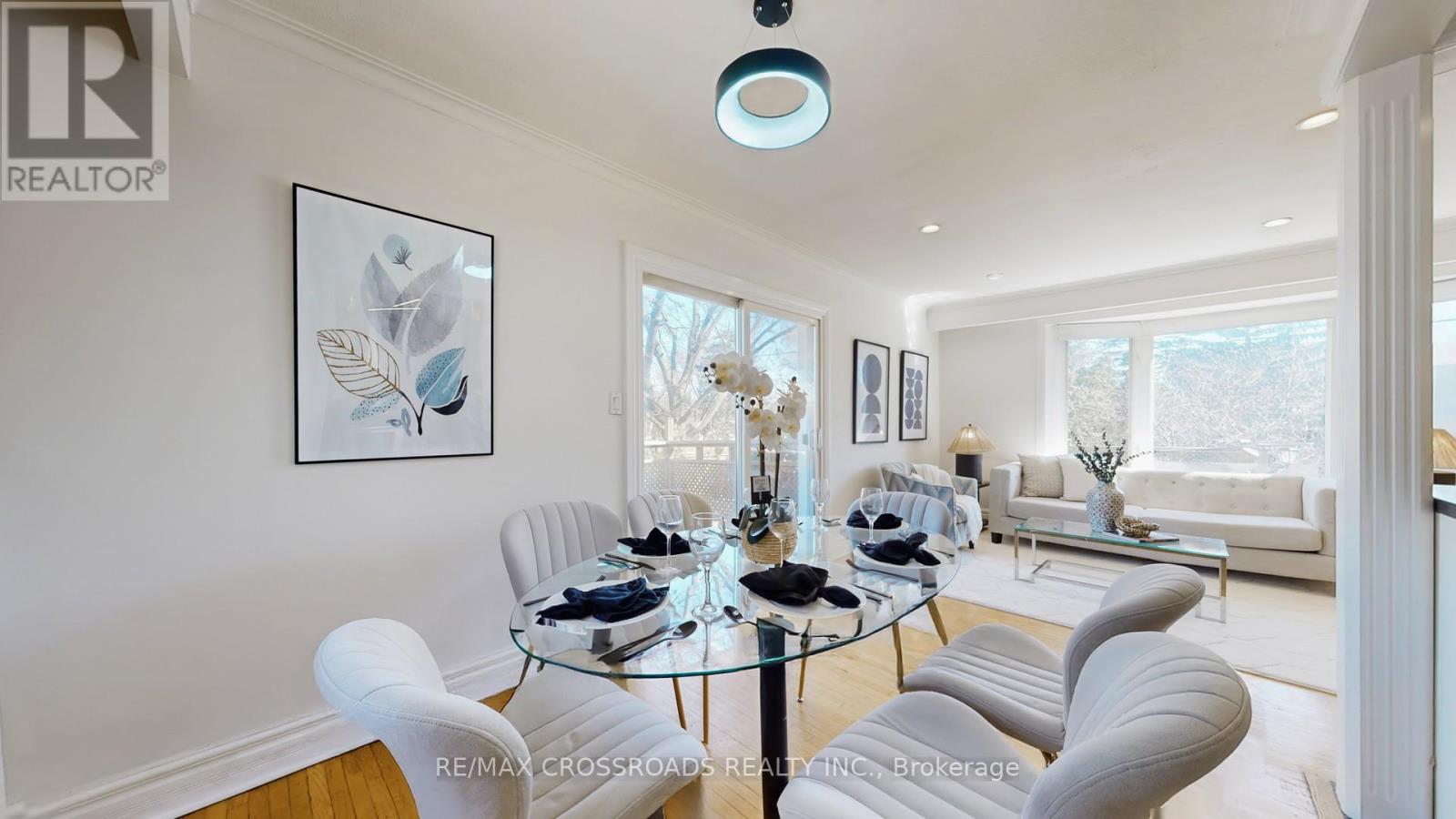 234 Sussex Avenue, Richmond Hill, Ontario  L4C 2G4 - Photo 4 - N12935104