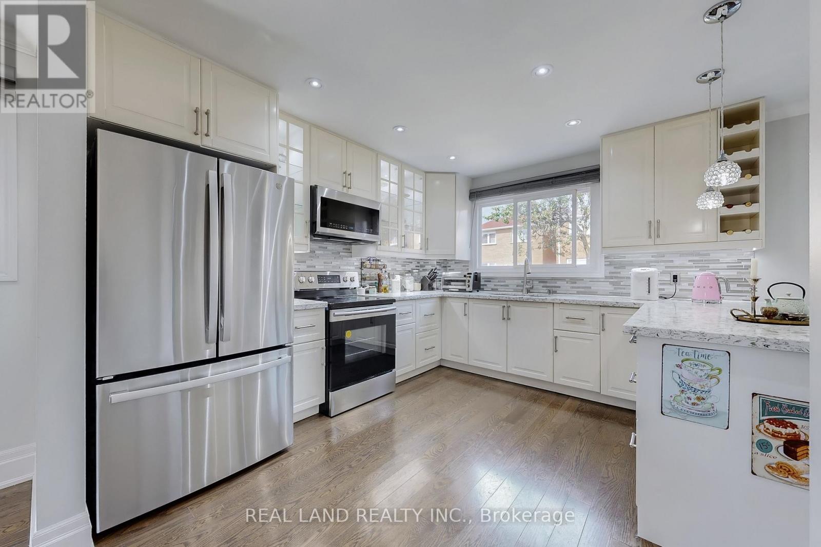 251 Glen Shields Avenue, Vaughan (Glen Shields), Ontario  L4K 2R1 - Photo 10 - N12935106