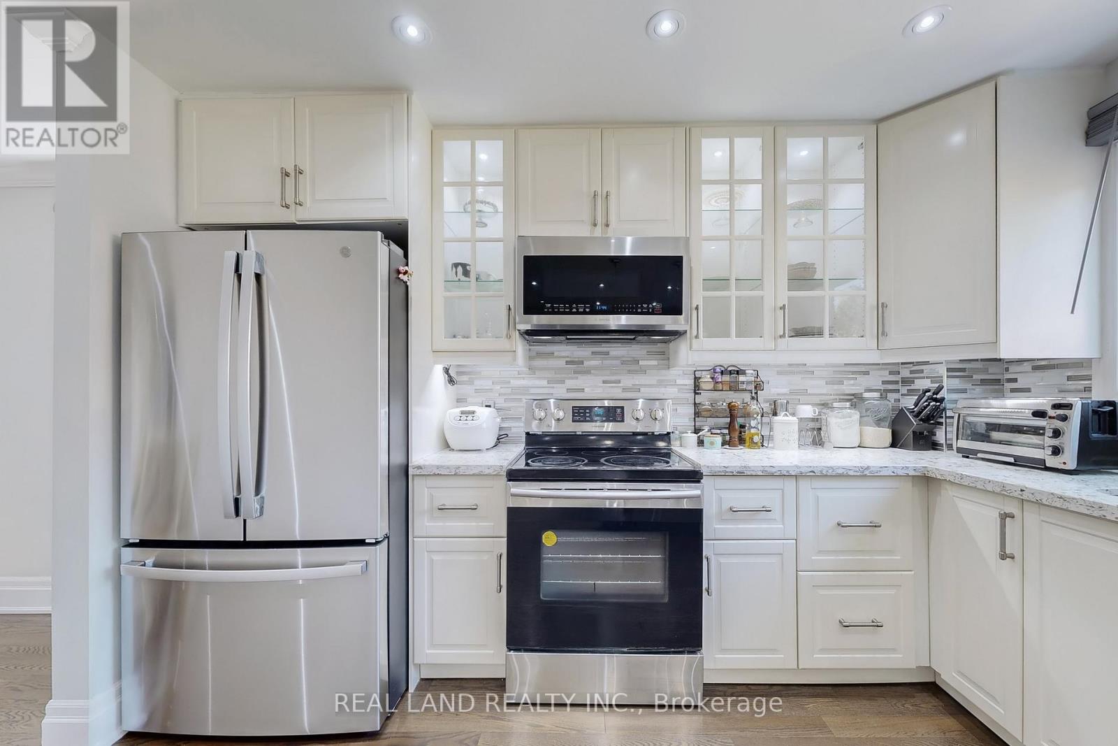 251 Glen Shields Avenue, Vaughan (Glen Shields), Ontario  L4K 2R1 - Photo 11 - N12935106