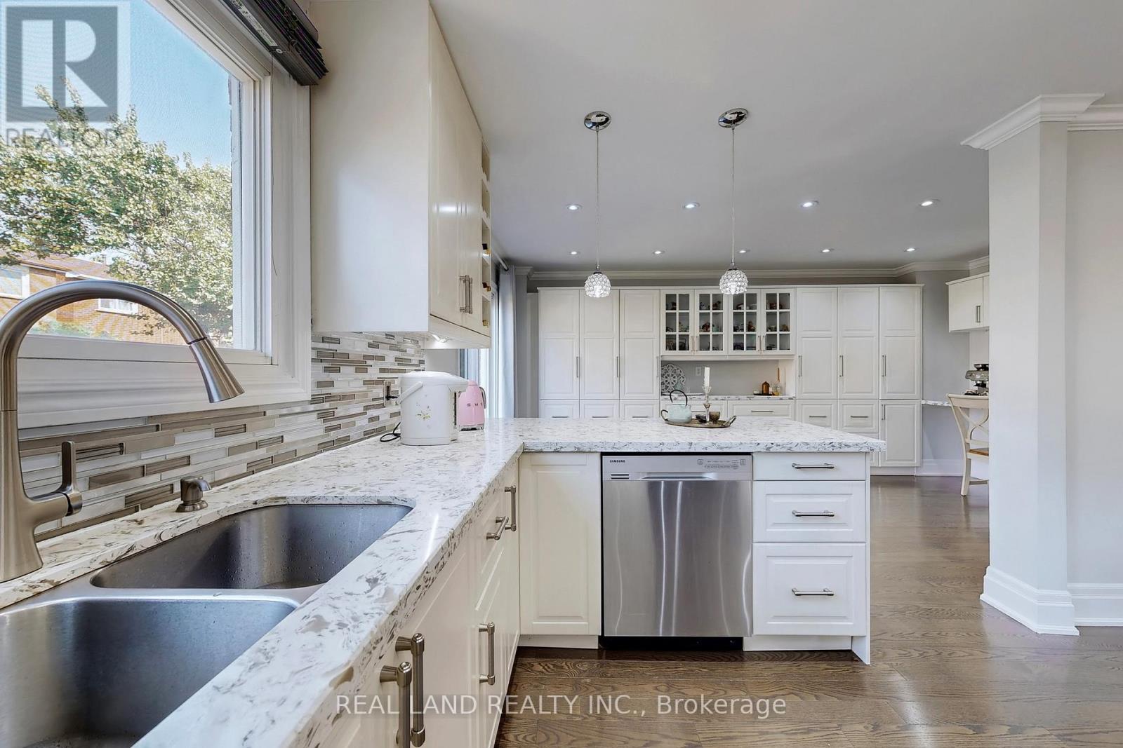 251 Glen Shields Avenue, Vaughan (Glen Shields), Ontario  L4K 2R1 - Photo 12 - N12935106