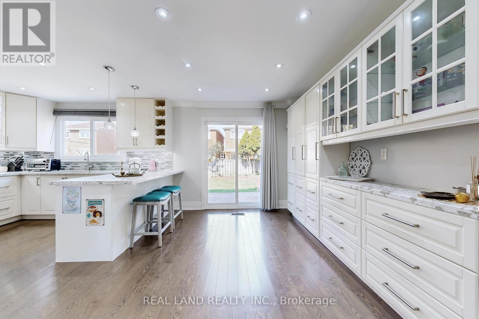 251 Glen Shields Avenue, Vaughan (Glen Shields), Ontario  L4K 2R1 - Photo 15 - N12935106