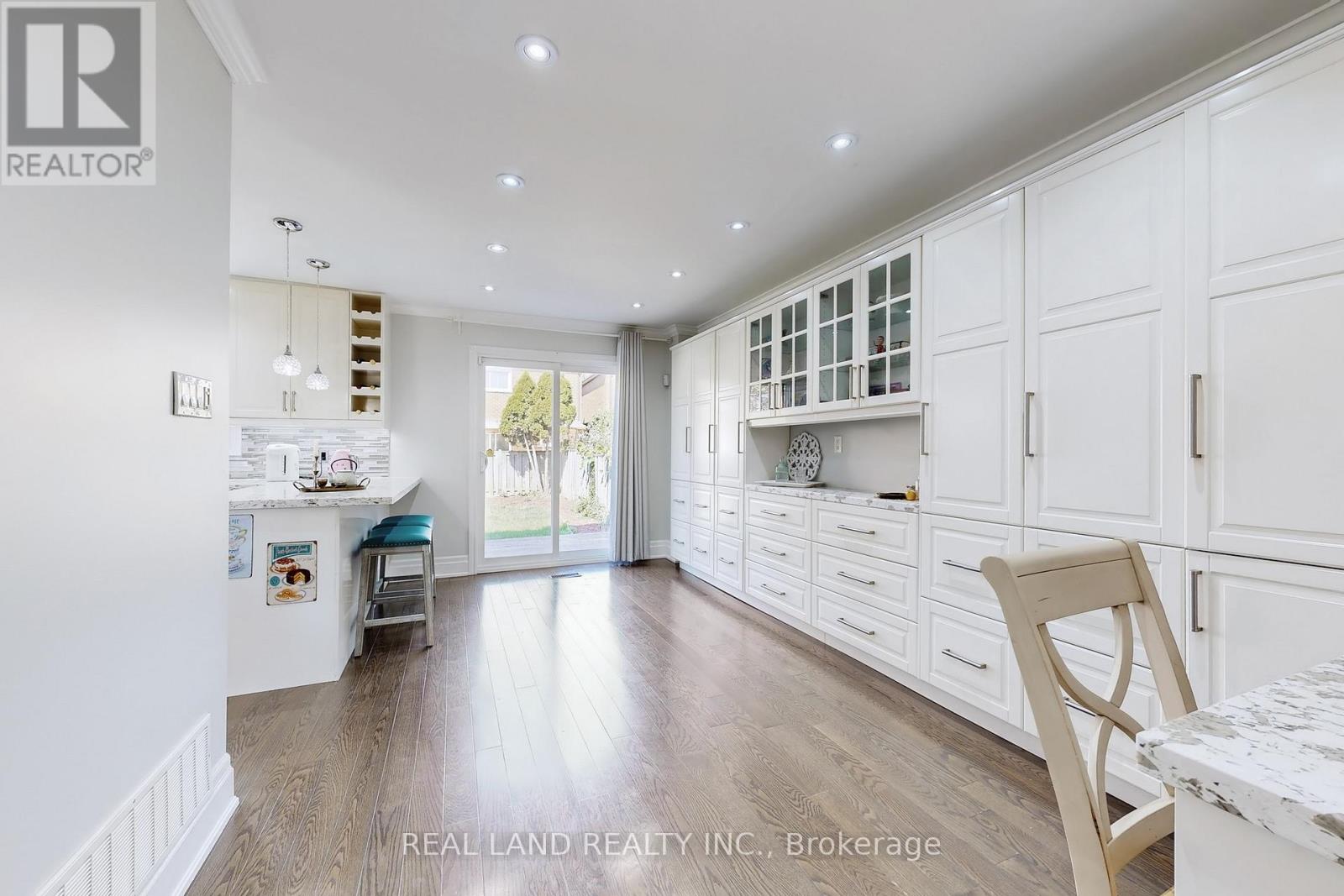 251 Glen Shields Avenue, Vaughan (Glen Shields), Ontario  L4K 2R1 - Photo 16 - N12935106