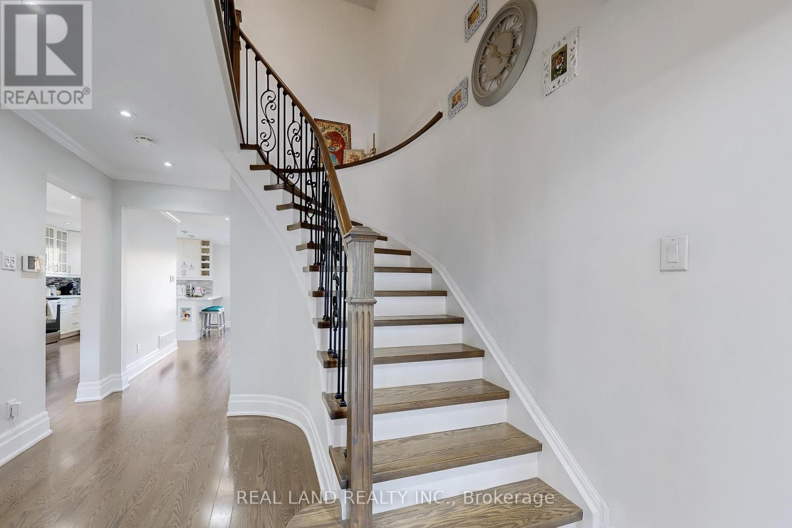 251 Glen Shields Avenue, Vaughan (Glen Shields), Ontario  L4K 2R1 - Photo 19 - N12935106