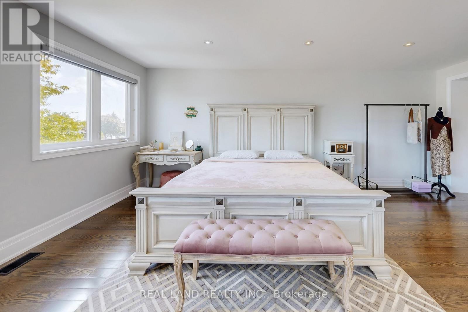 251 Glen Shields Avenue, Vaughan (Glen Shields), Ontario  L4K 2R1 - Photo 22 - N12935106