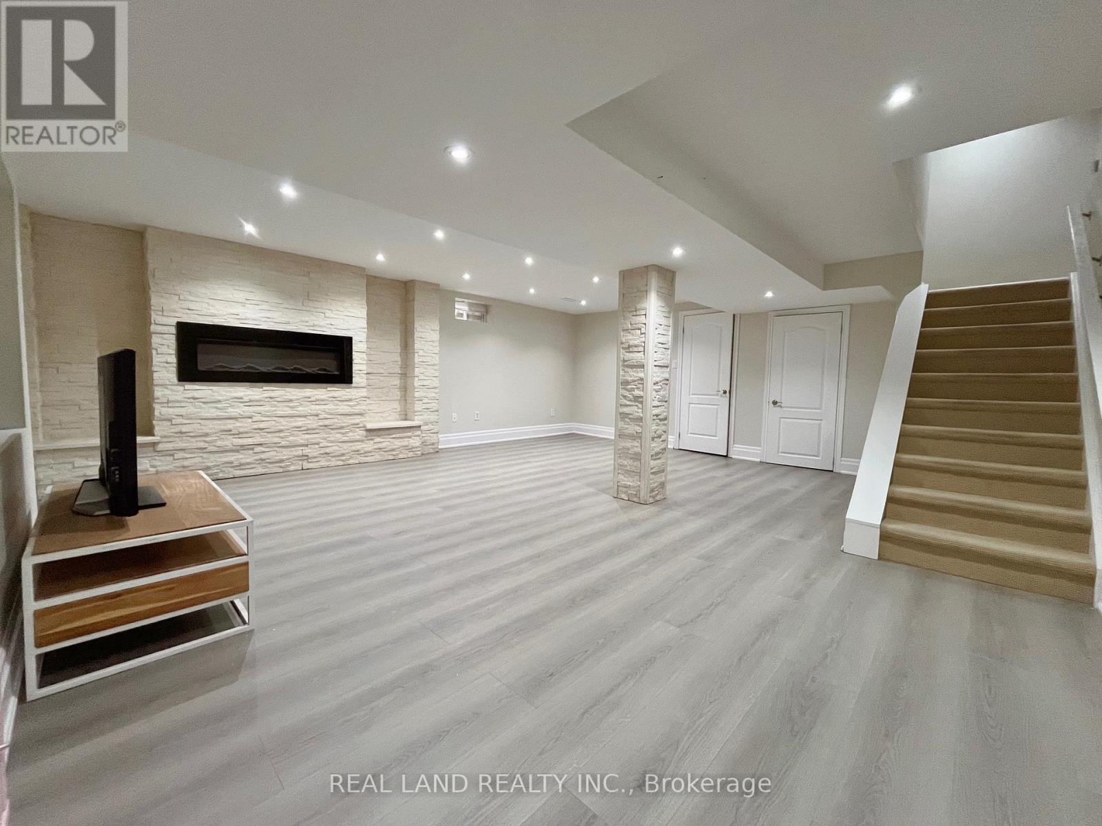 251 Glen Shields Avenue, Vaughan (Glen Shields), Ontario  L4K 2R1 - Photo 35 - N12935106