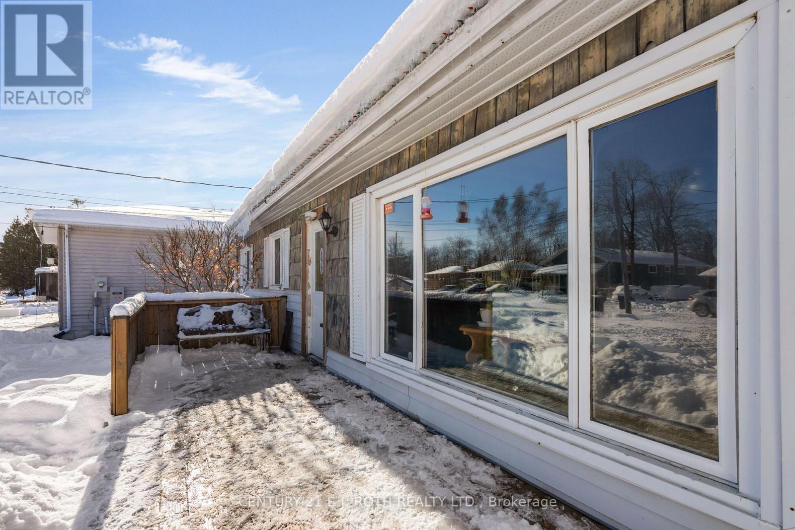 1032 Gilmore Avenue, Innisfil (Lefroy), Ontario  L0L 1W0 - Photo 4 - N12935152