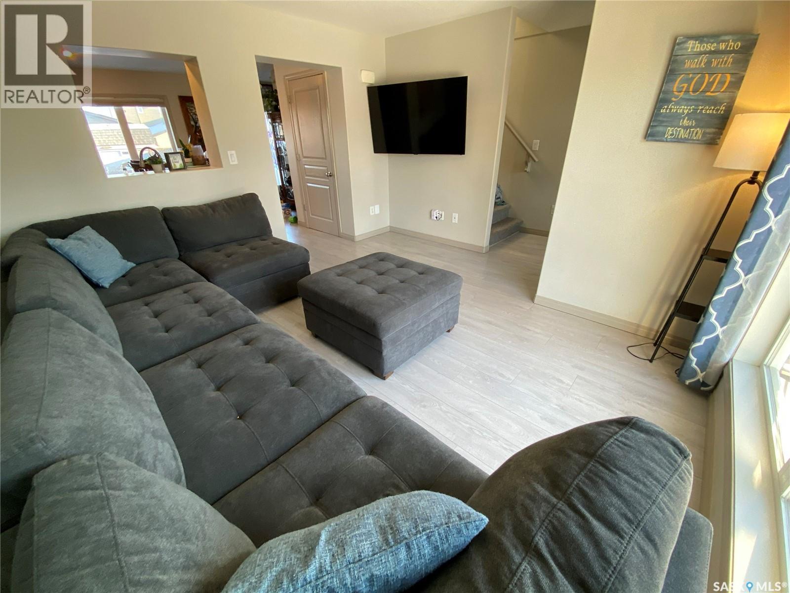 919 Glenview Cove, Martensville, Saskatchewan  S0K 0A2 - Photo 3 - SK031461